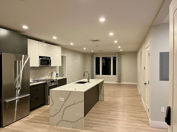 4th image of 25 2nd St #302
