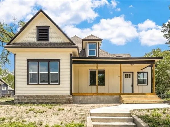 1114 N Pine St, Newton, KS 67114