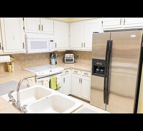 3rd image of 11 Effingham Ct