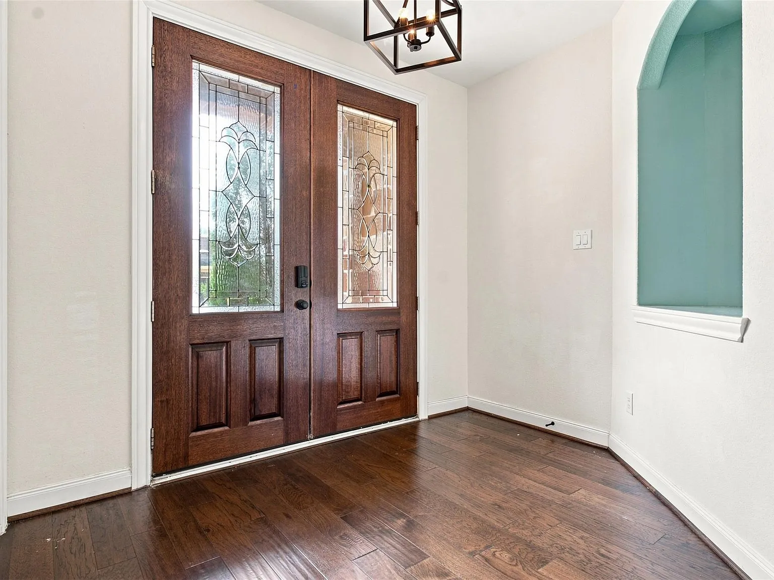 5 bed, 4.5 bath, 4192 sqft, $4,400 — Photo 3