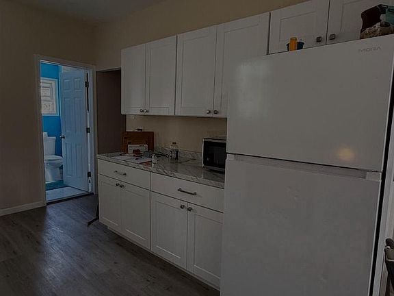 4th image of 713 Scott St