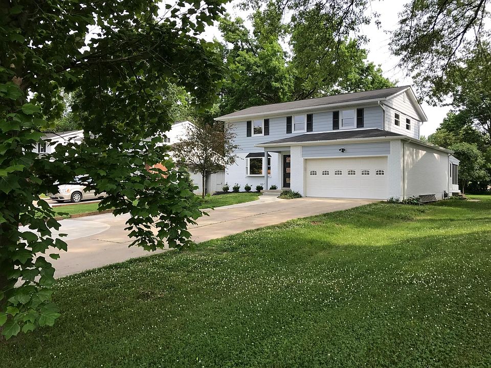 Freshly painted, new garage floor, 2 car turn around