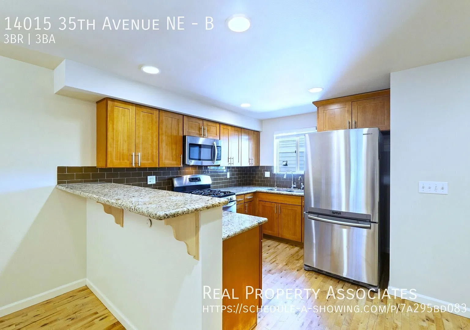 Bright & Spacious 3-Bedroom Townhouse in Seattle-Updated & Move-In Ready! — Photo 4