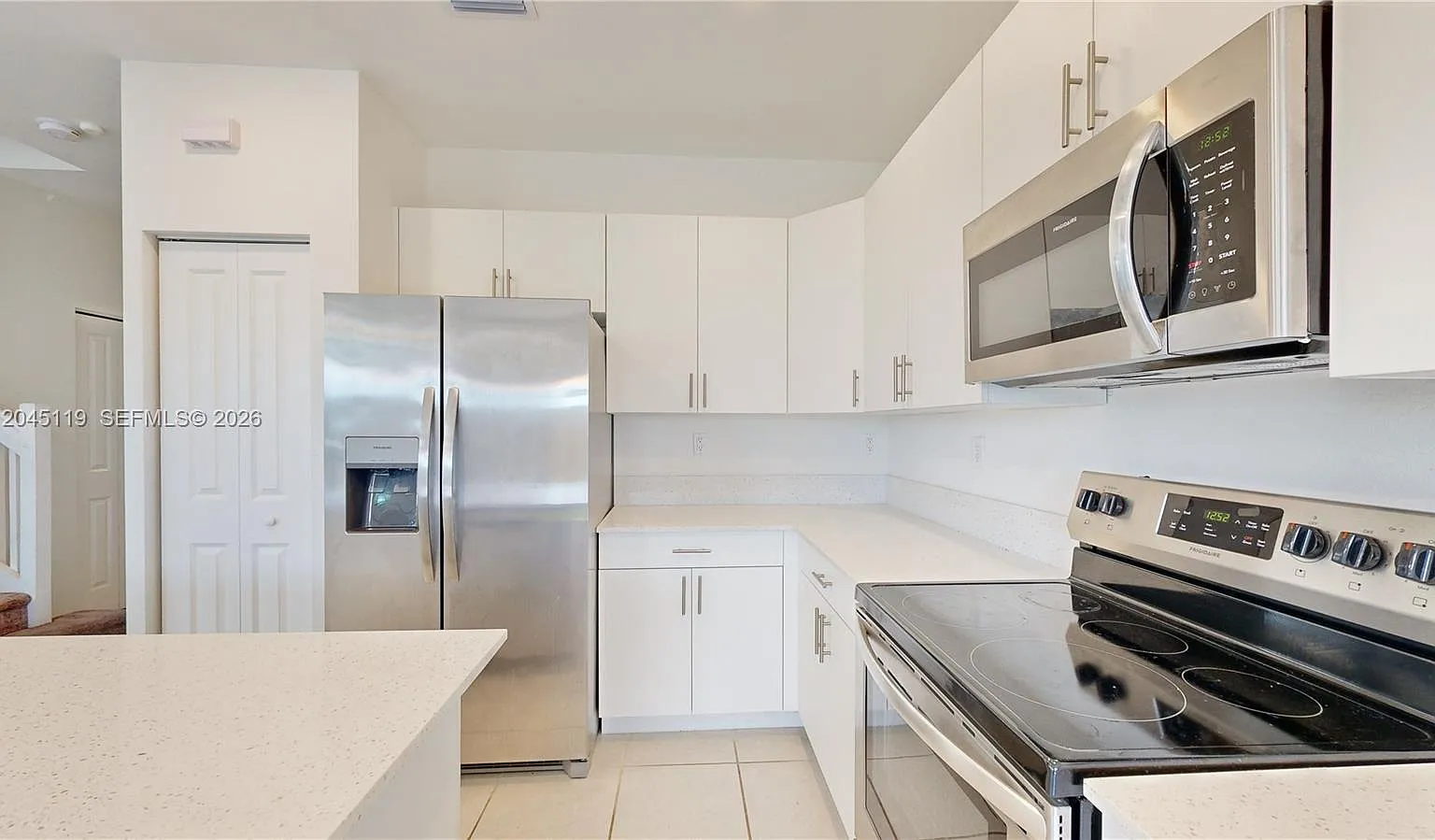 3 bed, 2.5 bath, 1832 sqft, $3,100 — Photo 1