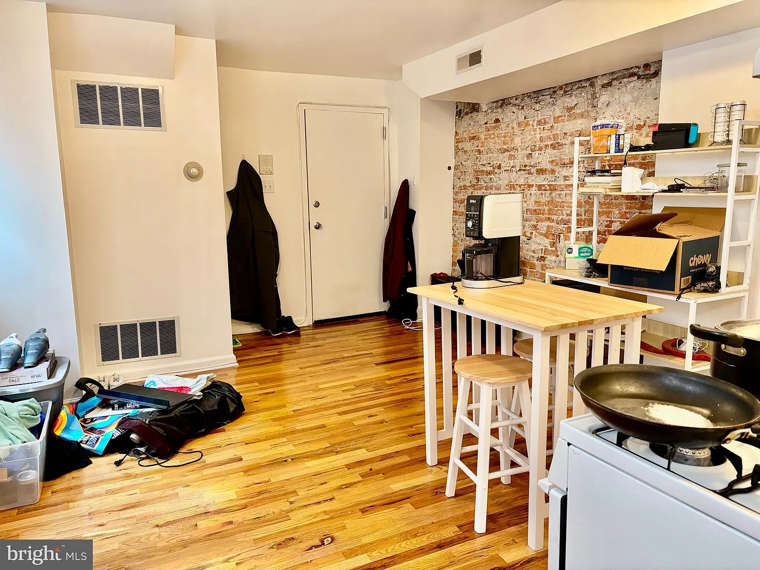 1 bed, 2868 sqft, $1,450 — Photo 1