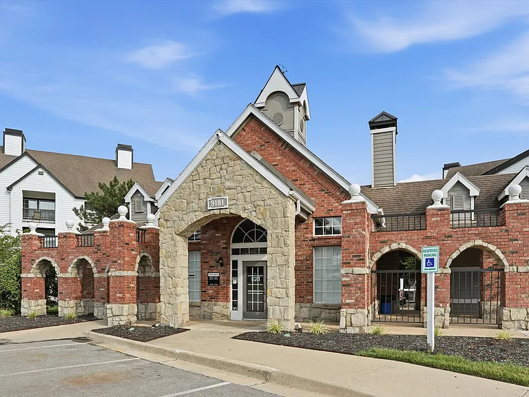 Villa Estates at Lenexa — Photo 51