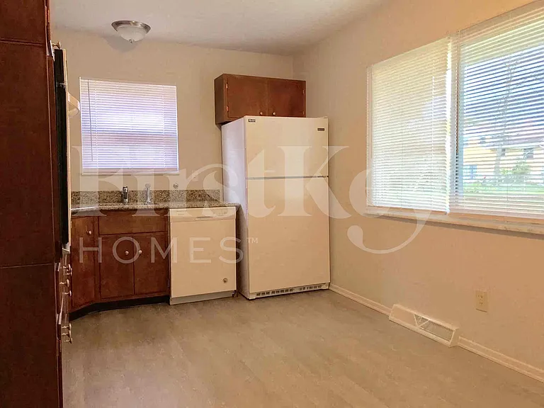 1222 Meadowbright Ln — Photo 6