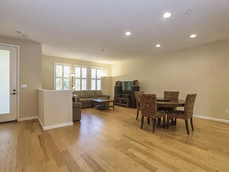 362 Belshaw Dr — Photo 8