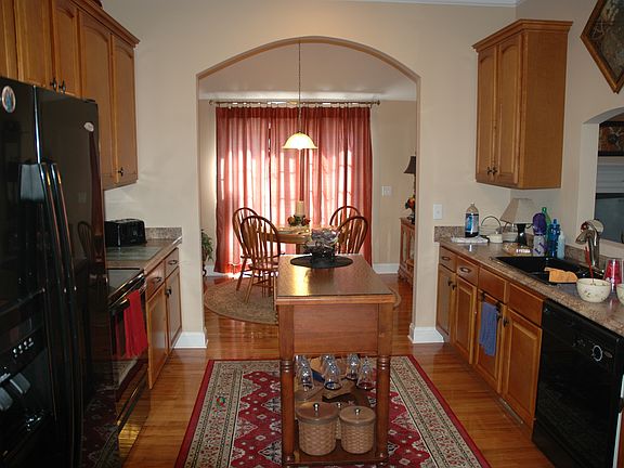 2nd image of 425 Oak Forest Pl
