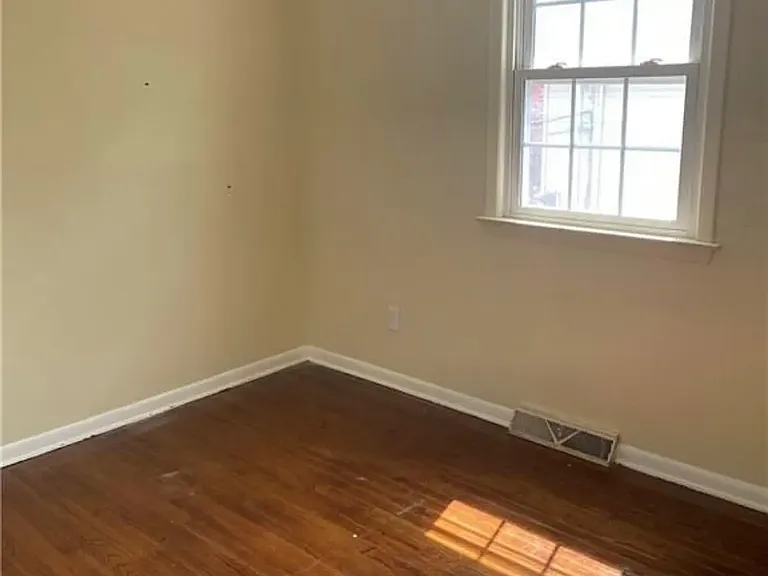 27 Manila Ave #2 — Photo 6