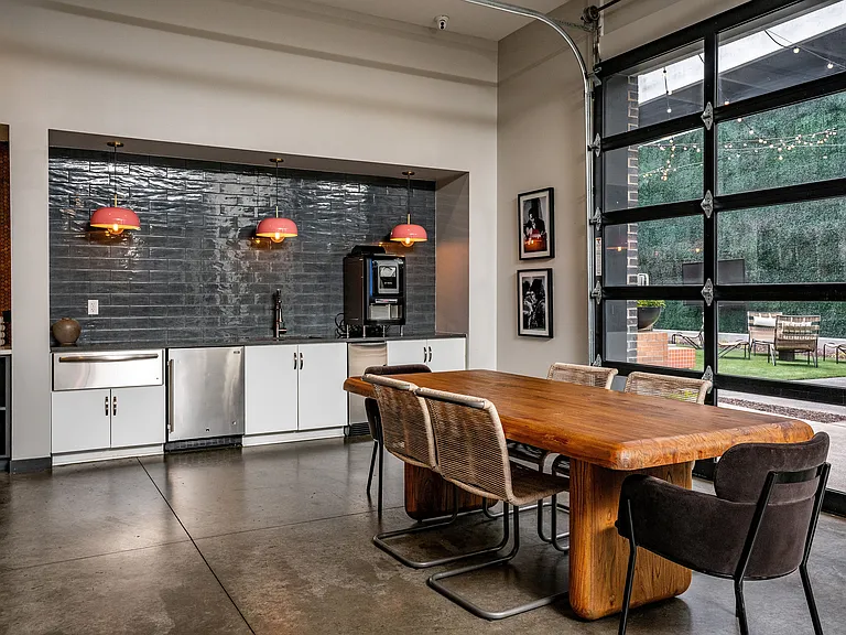Eastside Heights — Photo 10