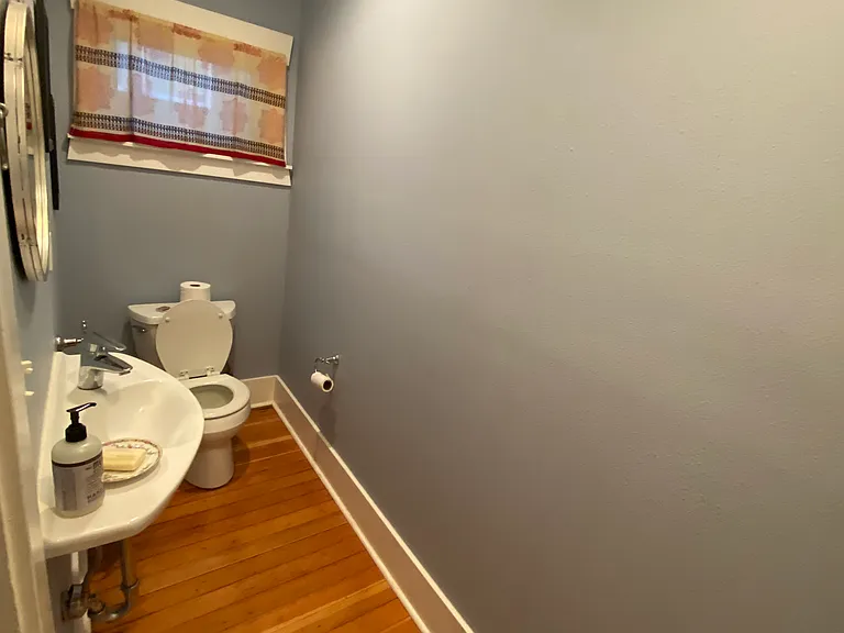 Main floor 1/2 bathroom