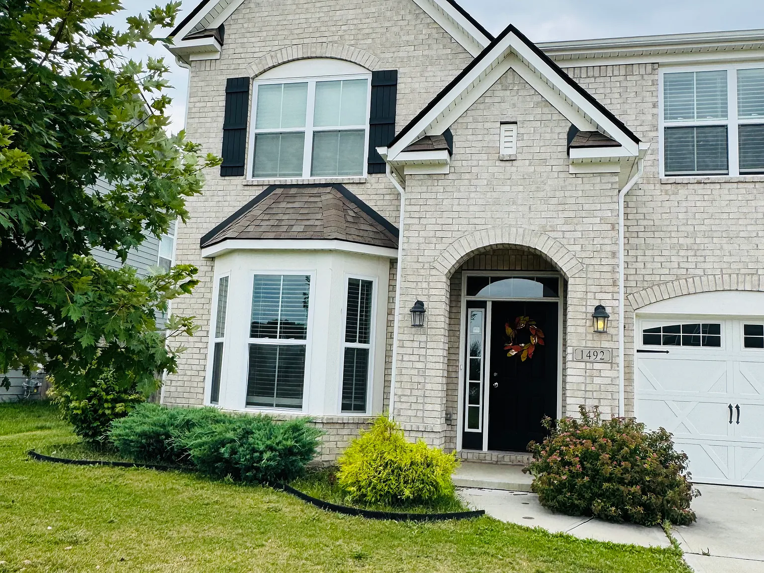 1492 Trailside Dr — Photo 2
