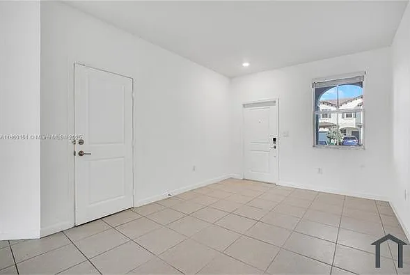 3 bed, $3,500 — Photo 1