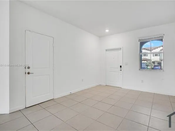 12609 NW 23rd Pl, Miami, FL 33167