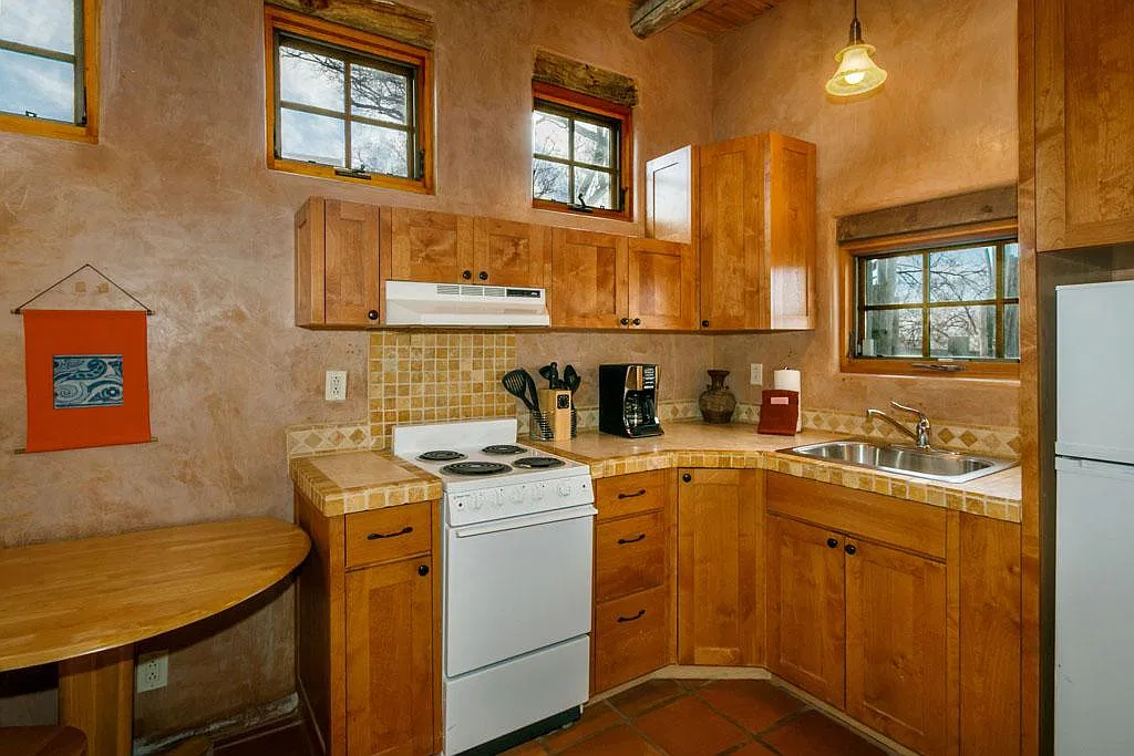 Studio, 500 sqft, $2,000 — Photo 3