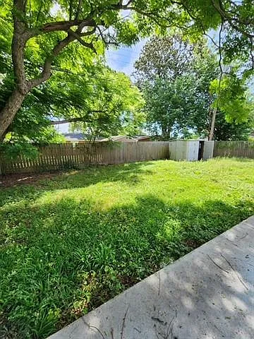 3200 Lancaster St — Photo 12