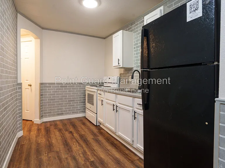 1927 S Mosley St — Photo 7