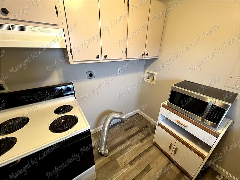 635 Cyril Ct — Photo 12