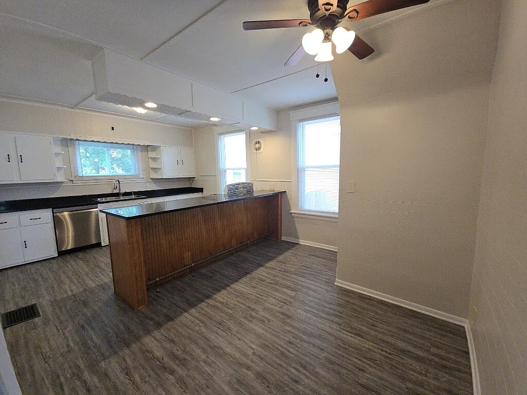 1716 Cedar Avenue — Photo 4