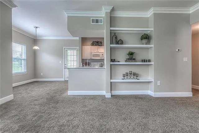 11610 Tomahawk Creek Pkwy — Photo 14