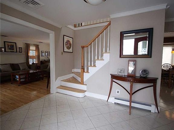 5th image of 4 Cornell Ct
