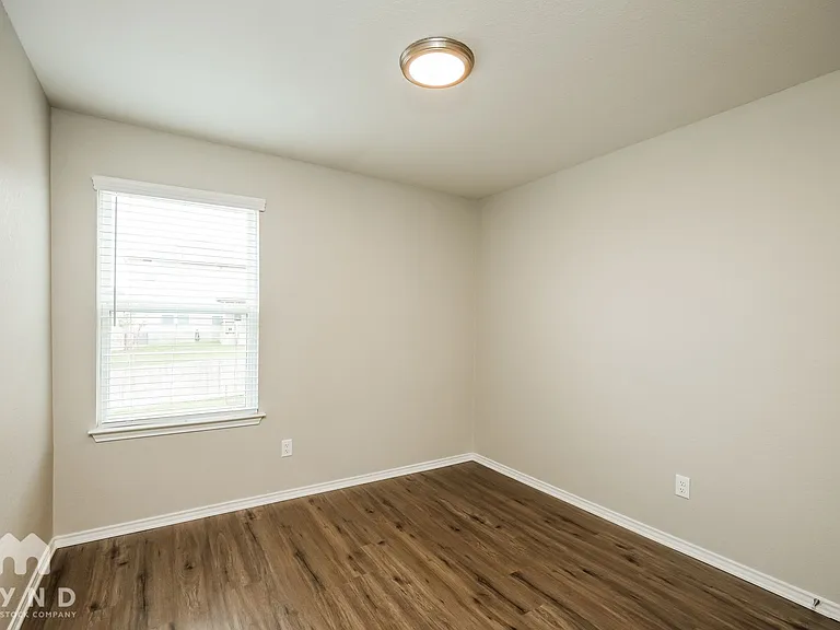 10327 Dunlap — Photo 10