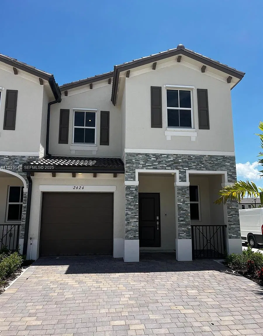 4 bed, 1820 sqft, $3,900 — Photo 1
