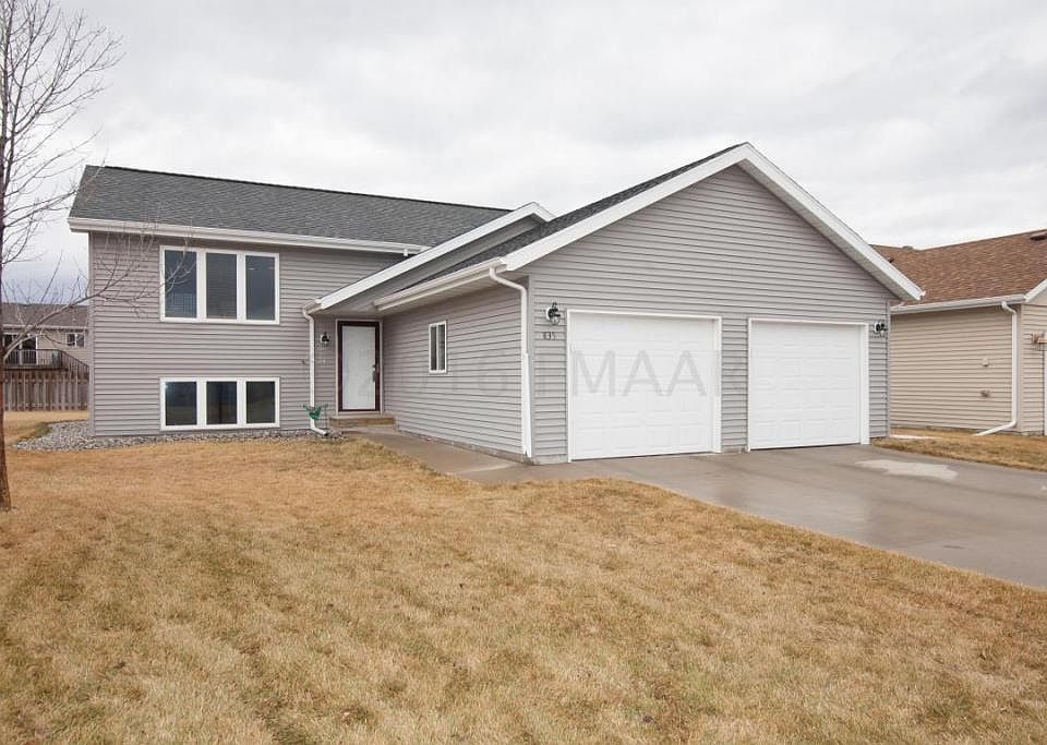1st image of 835 16th Avenue Ct W