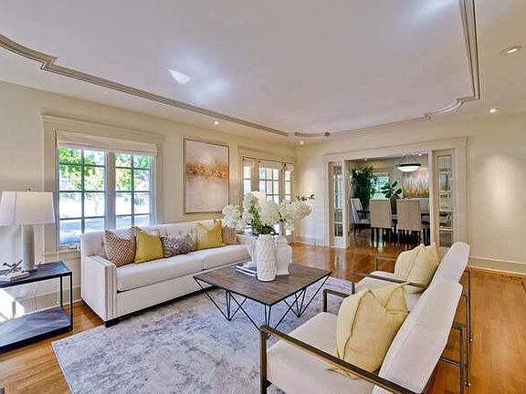 3rd image of 868 Boyce Ave