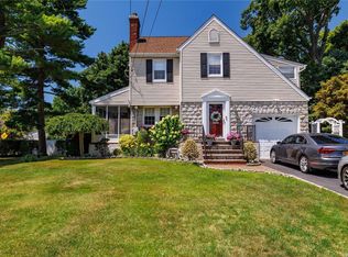247 Kensington Rd, Lynbrook, NY 11563