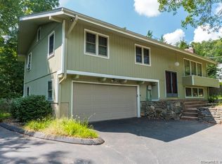 526 Vernon St, Manchester, CT 06042