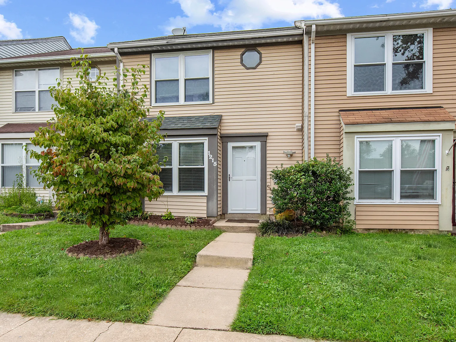 2 bed, 1.5 bath, 1152 sqft, $1,500 — Photo 1