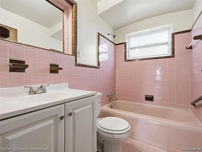 20271 Grandville Ave — Photo 13