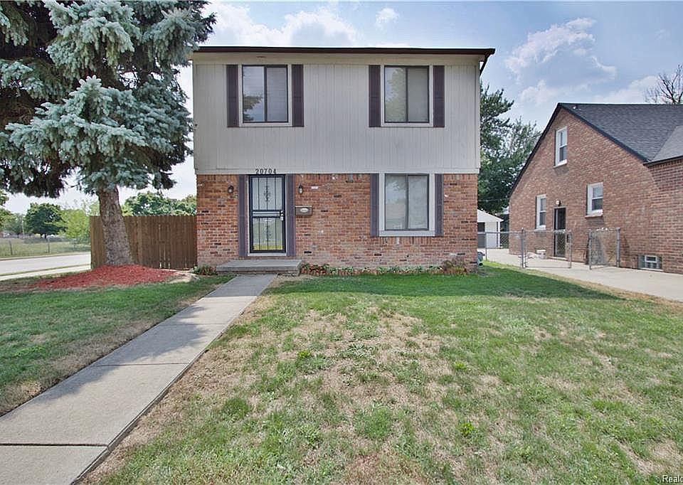 2nd image of 20704 Roscommon St