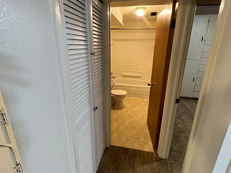 221-223 E Sunset Dr. — Photo 39