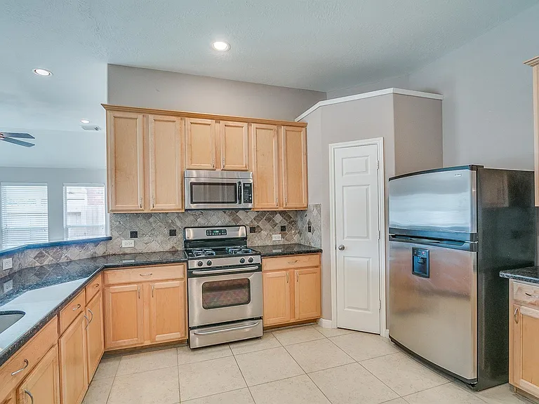 10914 Tattershall Ln — Photo 9