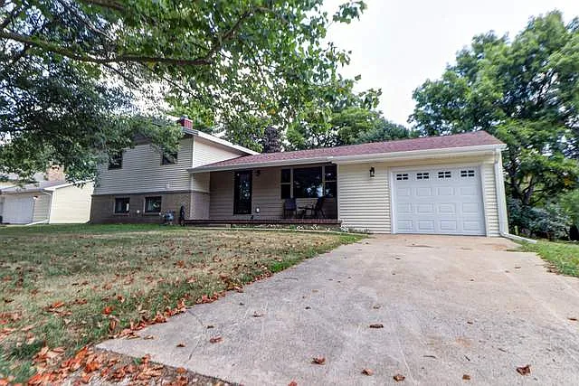 602 Colony Grv photo 1