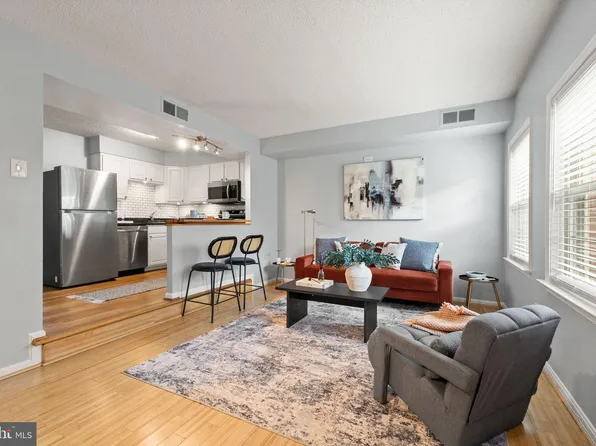 122 N Bedford St #A, Arlington, VA 22201