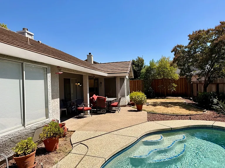 5663 Montclair Cir — Photo 16