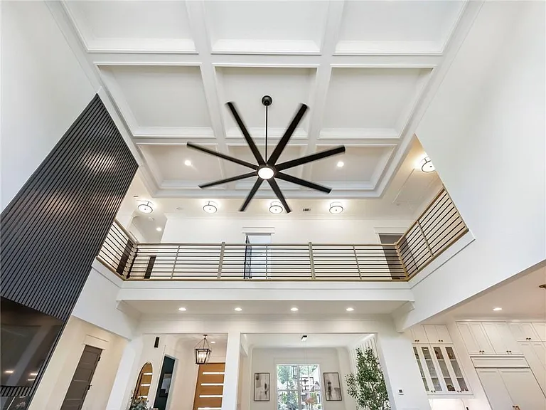566 Versailles Dr — Photo 13