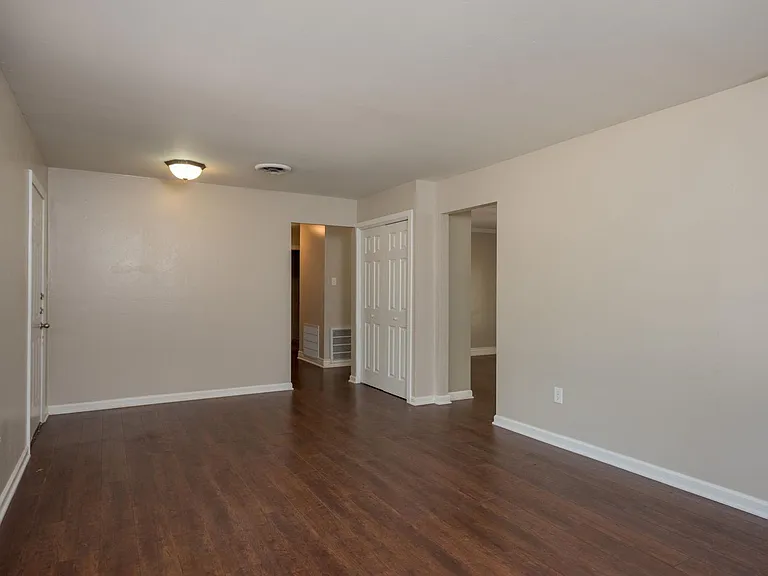 906 Lazy Ln — Photo 5