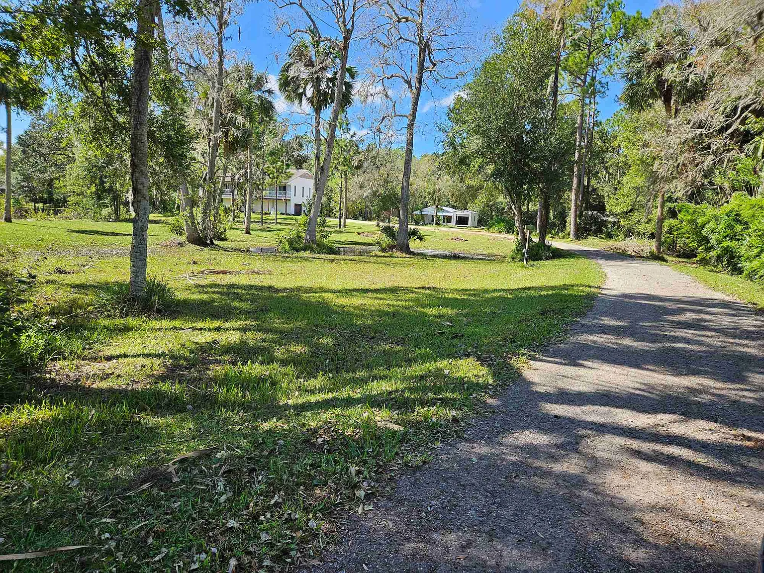 568 N Samsula Dr — Photo 2
