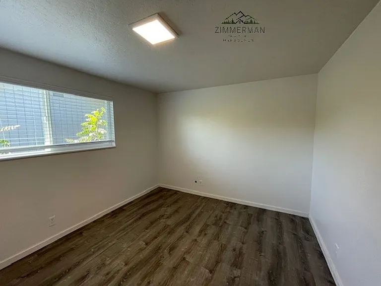 147 C Street — Photo 10