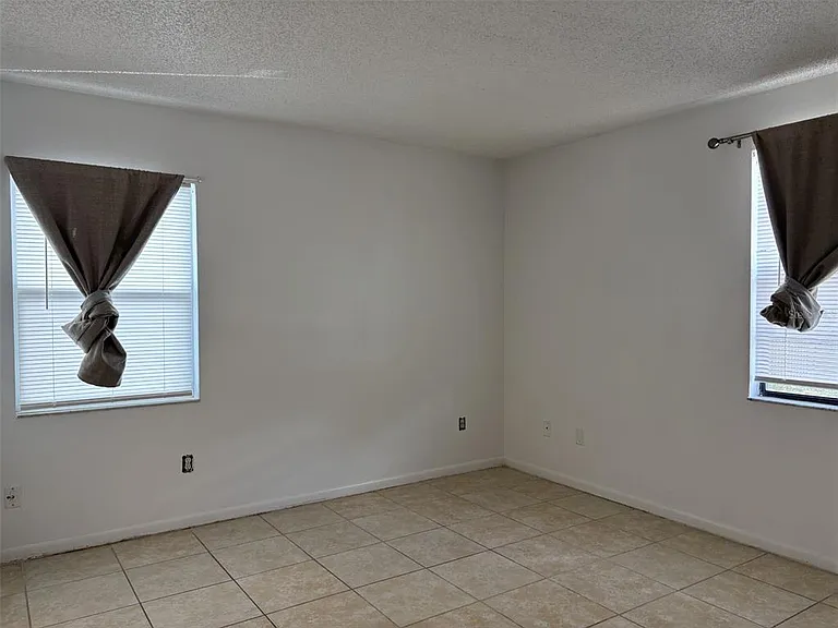2119 W Okaloosa Ave — Photo 7