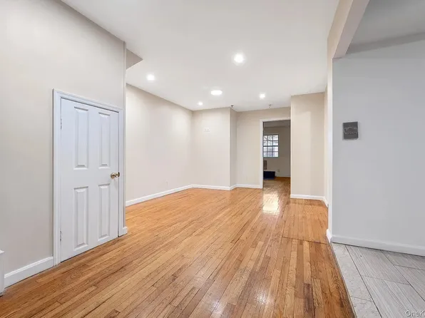 10810 35th Ave Floor 1, Corona, NY 11368