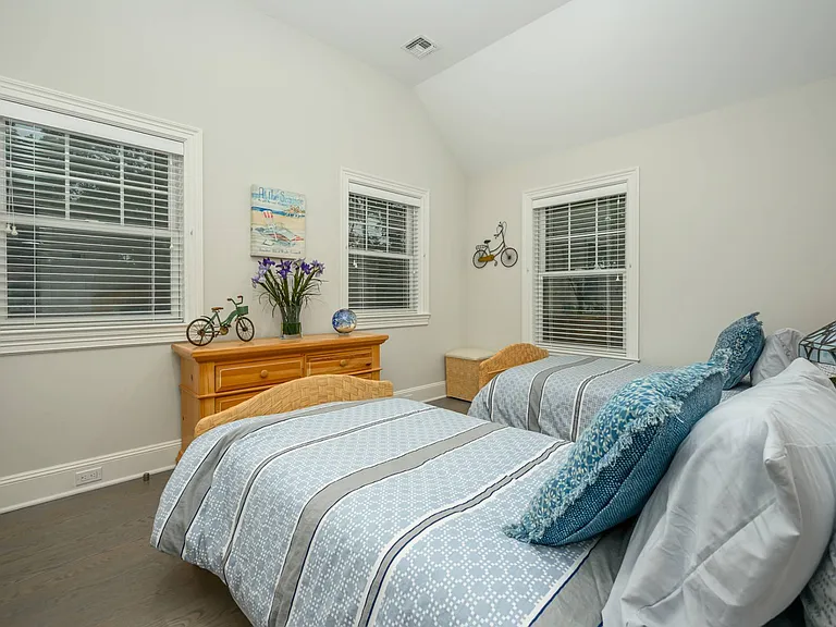 147 Warfield Way — Photo 16