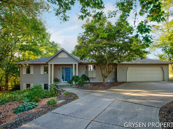 790 Jackson St SW, Grandville, MI 49418