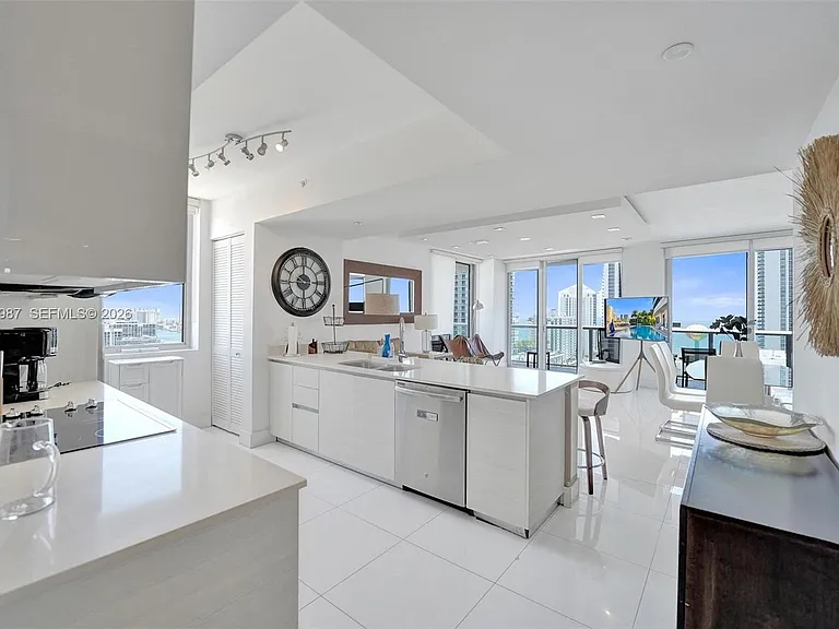 2600 E Hallandale Beach Blvd #T1902 — Photo 46