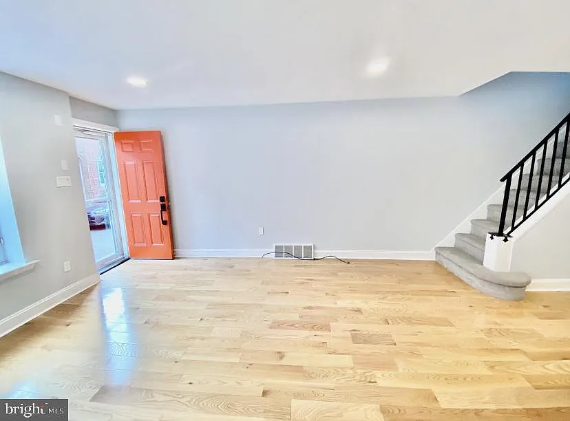 2 bed, 1.5 bath, 728 sqft, $1,850 — Photo 2
